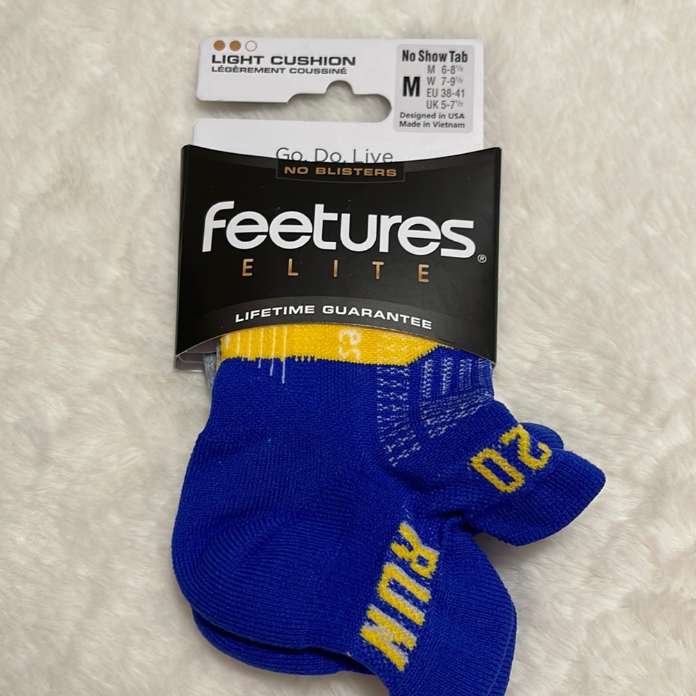 NWOT Feetures Run Boston Socks